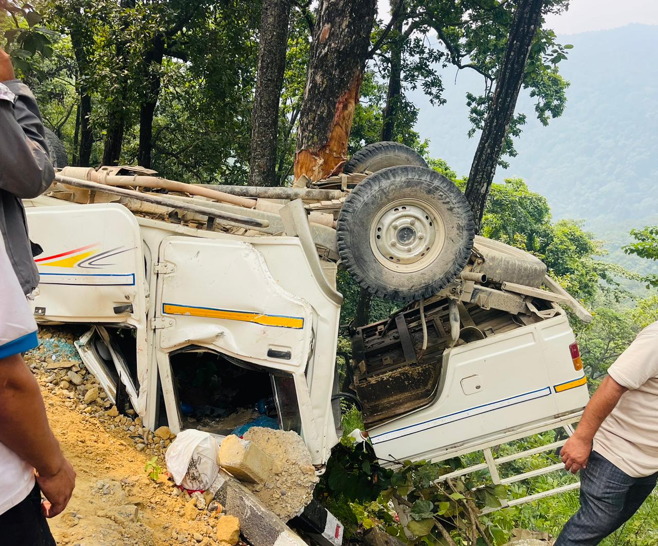 सात सिट क्षमताको गाडीमा ३४ यात्रु हुल्दा दुर्घटना